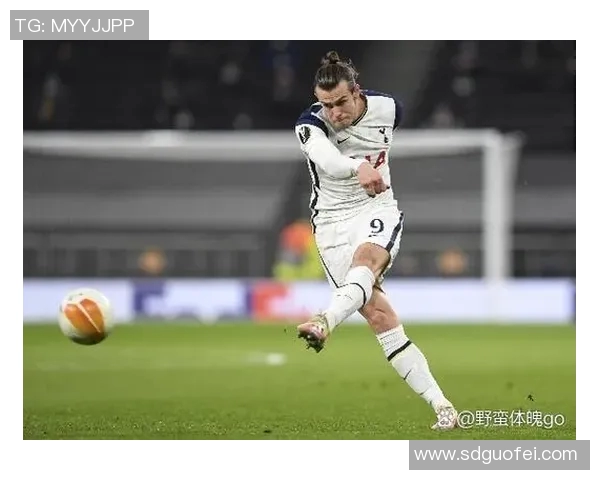 贝尔在比赛中超越中国队展现速度与技巧的精彩瞬间