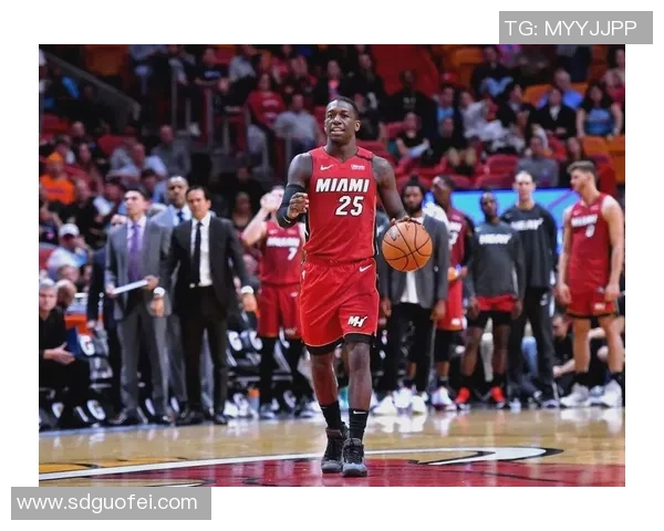 热火队继续保持不败，战胜开拓者队——热火强势崛起！