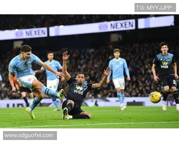 英超联赛即将重启!球迷期待英超巨头之间的激烈角逐! 英超联赛即将重启!球迷期待英超巨头之间的激烈角逐!