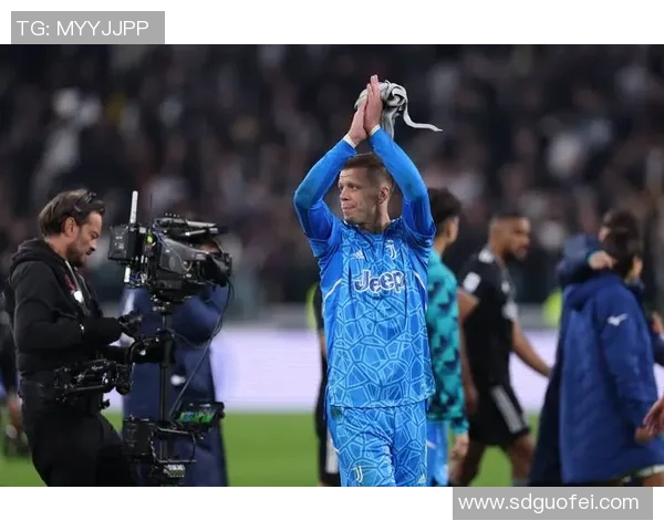 什琴斯尼在社交媒体晒出养伤日常,球迷纷纷送上关心与祝福 什琴斯尼在社交媒体晒出养伤日常,球迷纷纷送上关心与祝福