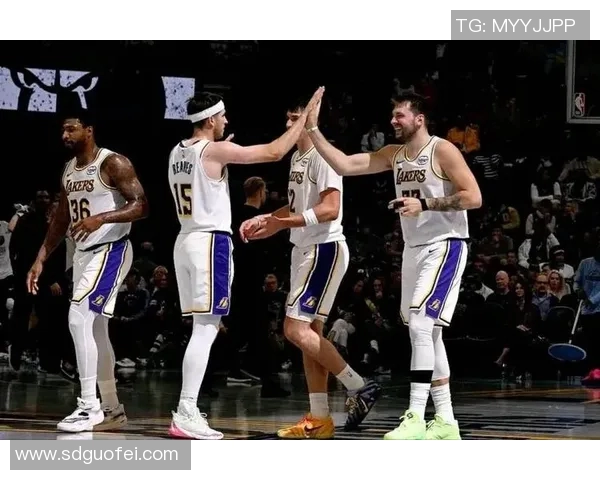 湖人对阵热火精彩足球直播全程回顾与赛后分析 湖人对阵热火精彩足球直播全程回顾与赛后分析