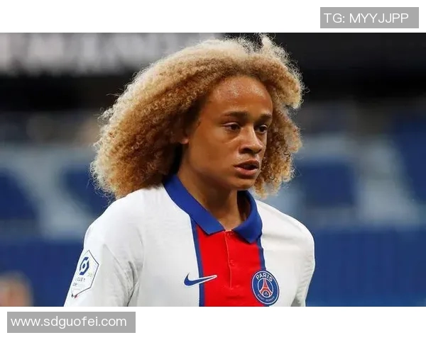 哈维西蒙斯：新星崛起的足球天才与未来之路探索